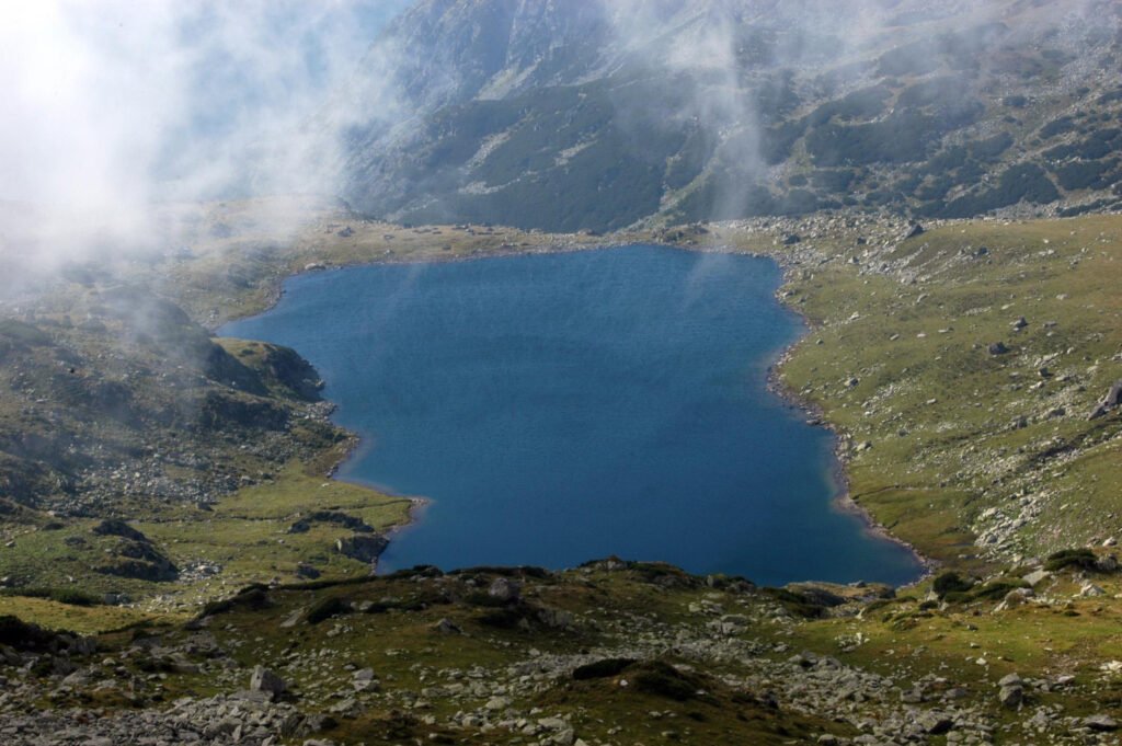 bucura glacial lake retezat mountains romania