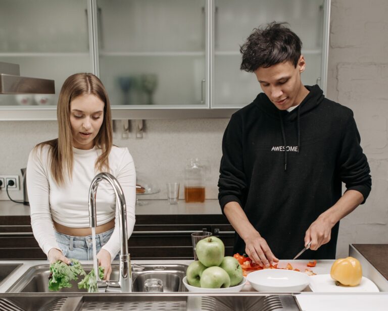 pregatirea alimentelor chiuveta blat de lucru bucatarie