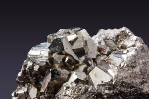 apa minerala ingrasa